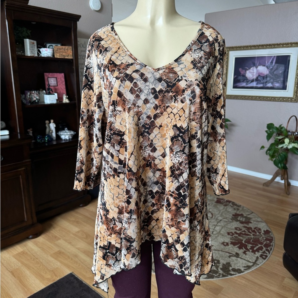 Only 9 shades of brown & white 3/4 sleeves Vneck blouse-size XL
